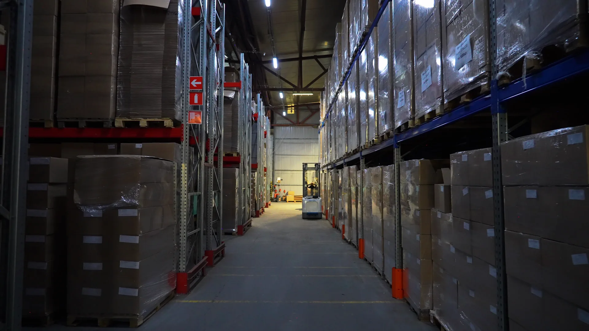 The high-bay warehouse of finished products